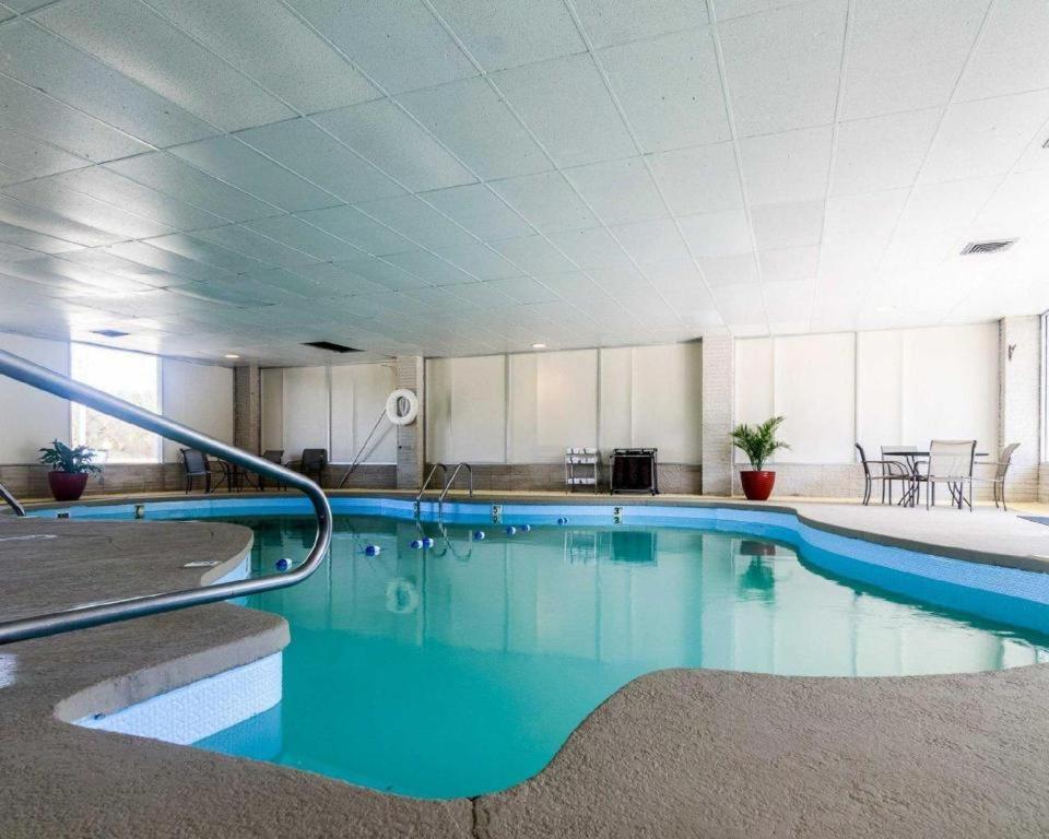 Surestay Hotel Salina Extérieur photo
