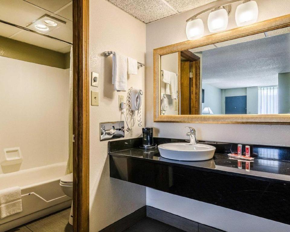 Surestay Hotel Salina Extérieur photo